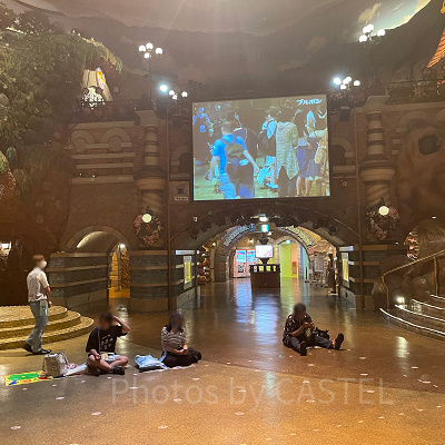 ミラクルギフトパレードの場所取りの様子（平日9:35ごろ）