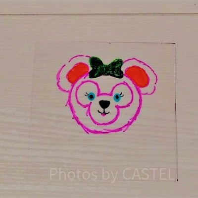 プラ板にシェリーメイを描きました