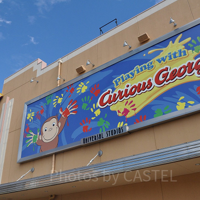 ユニバに行ったらおさるのジョージの大きな看板が目印！「プレイング・ウィズ・おさるのジョージ」