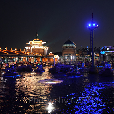 ライトアップされた夜の景色