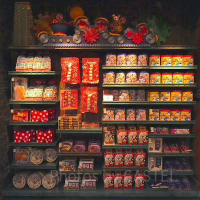 「ギャグファクトリー/ファイブ・アンド・ダイム」の店内