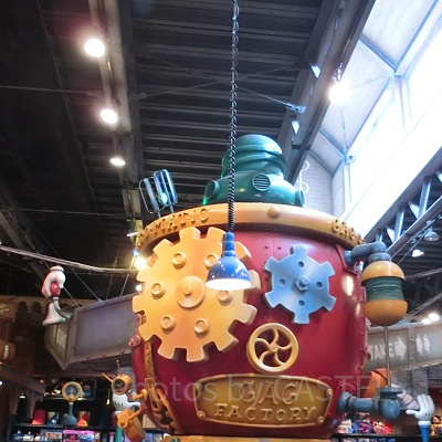 ギャグファクトリーの店内