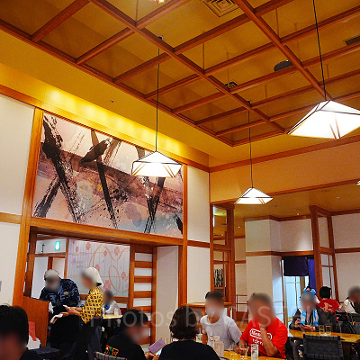 USJ×鬼滅の刃レストラン「刀鍛冶の里 ひょっとこ亭」の店内