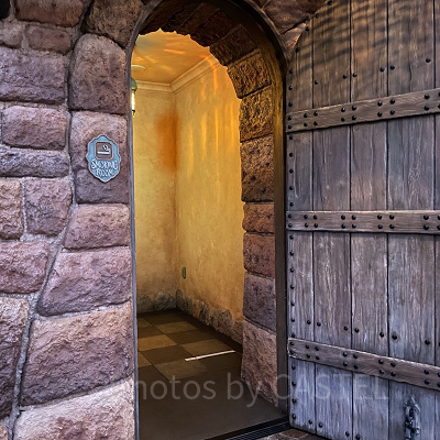 お手洗い場所と似ているので通り過ぎないように！