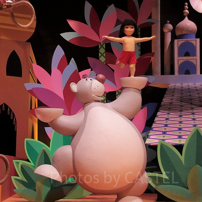 イッツ・ア・スモールワールド