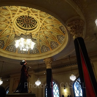 カスバ・フードコートにいるジャファー