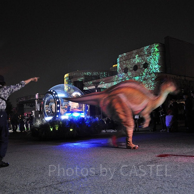USJのナイトパレードではジュラシック・ワールドの恐竜が大暴れ