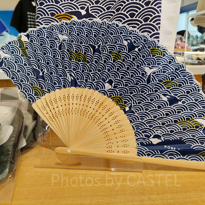 神戸須磨シーワールドのお土産・グッズ：和柄シャチポリエステル扇子