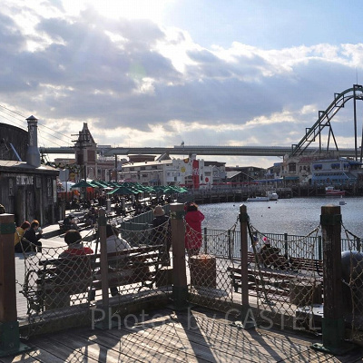 ラグーン沿いのテラス／ユニバ