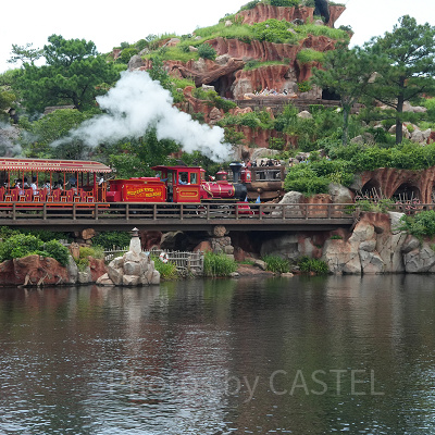 不思議な機関車に乗って冒険へ出よう