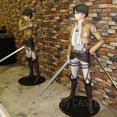 エレンとリヴァイの等身大フィギュアも展示