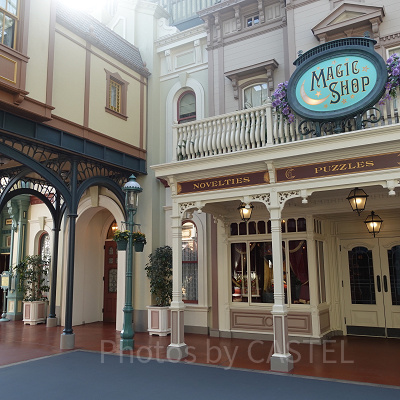 クラブ33の隣にあるマジックショップ