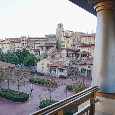 ミラコスタ連絡改札から見る「メインエントランス・ノース」