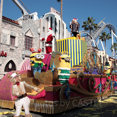 サンタクロースが乗ったメインのフロート