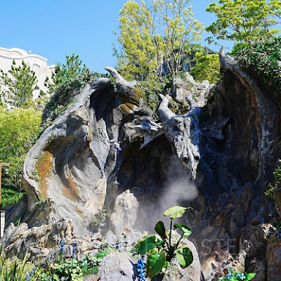 ドラゴン姿のマレフィセントのロックワーク