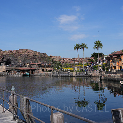 開園直後はソアリンに向かうゲストが多い