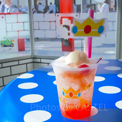 マリオカフェ：ピーチ姫の桃クリームソーダ