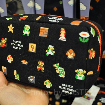 マリオキャラクターの総柄ポーチ