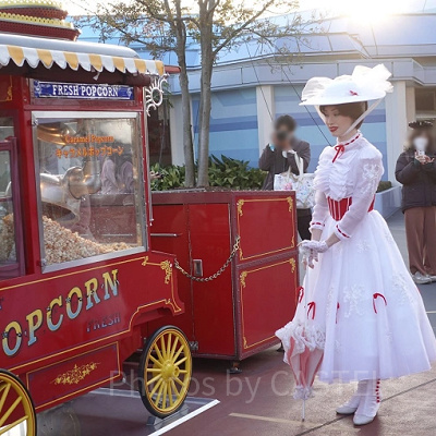 ポップコーンワゴンにメリー・ポピンズが出現！