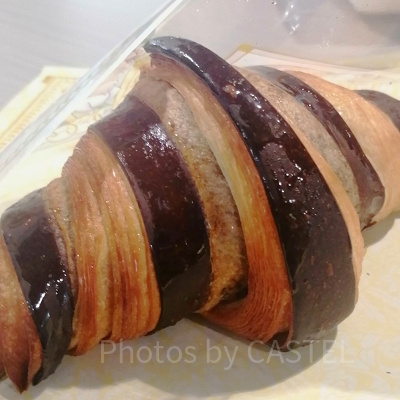 抹茶クリームとチョコレートのクロワッサン