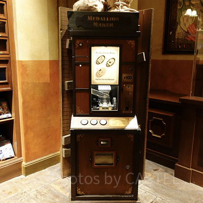 イル・ポスティーノ・ステーショナリーのメダリオンメーカー