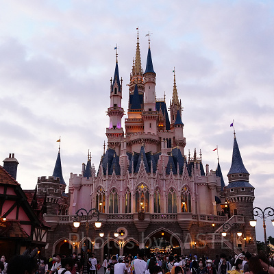 ディズニーランドでベルに会える！