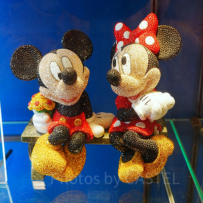 ミッキーとミニーのフィギュア