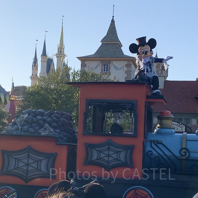 2021年秋に開催された「ミッキー&フレンズのグリーティングパレード」