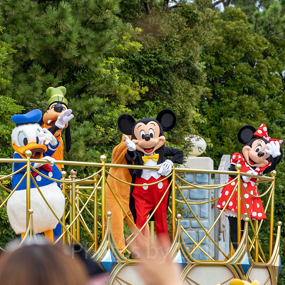 「ミッキー&フレンズのグリーティングパレード」