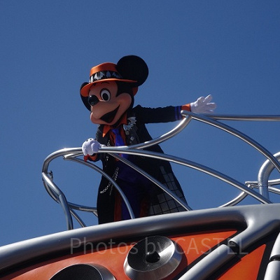ハロウィンの衣装のミッキー