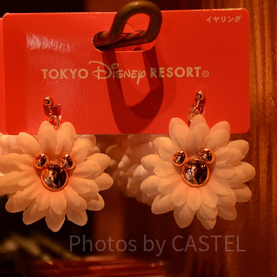 ミッキーモチーフのお花のイヤリング(ホワイト)
