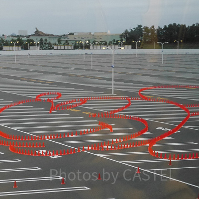 空いている駐車場で作られていたミッキーマウス。