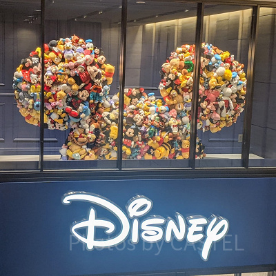 ぬいぐるみで作られたミッキーオブジェ