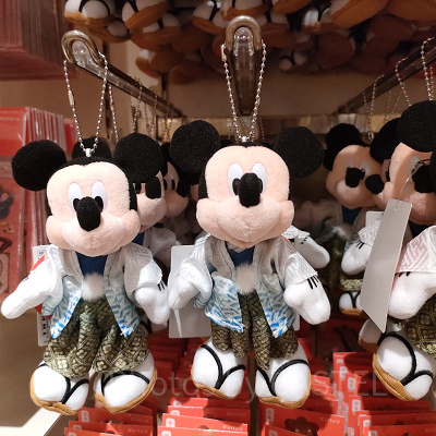 ディズニーお正月グッズ：ミッキーぬいぐるみバッジ