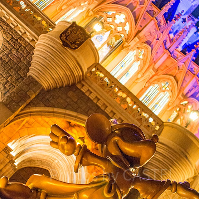 シンデレラ城裏にあるミッキー像