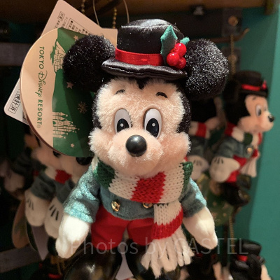 開園当時のクリスマスの衣装を着たミッキーのぬいば