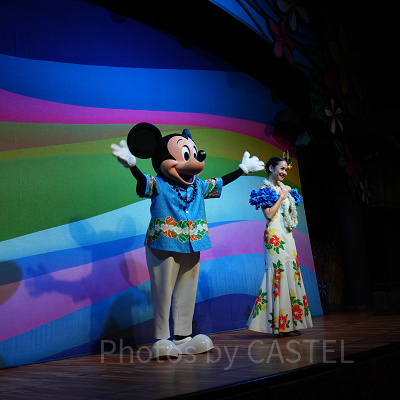 ミッキーのレインボールアウ：ミッキーたちの掛け声で食事をお届け