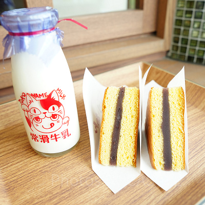 ミルクスタンド　シベリ❆あんの牛乳とシベリア