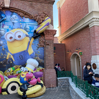 ミニオンパークのトイレの入口