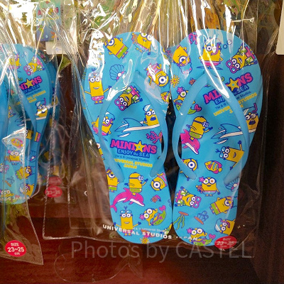 MINIONS ENJOY the SEAの総柄サンダル