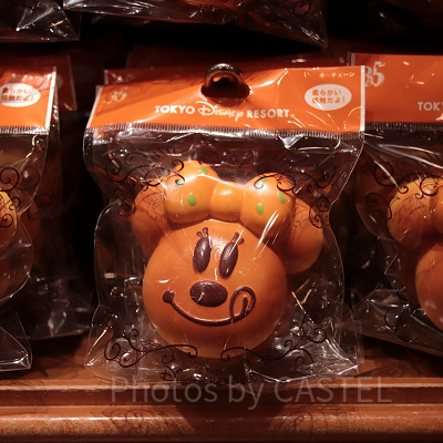 ミニーのキーチェーン。触りごこちもパンのようにフカフカ