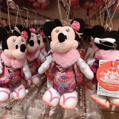 ディズニーお正月グッズ：ミニーぬいぐるみバッジ