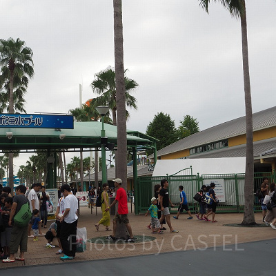 長島スパーランド・プール入り口