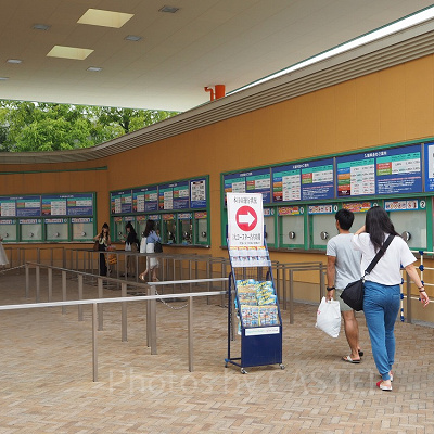 長島スパーランドのチケット売り場。ハイシーズンではここに長蛇の列ができます……！