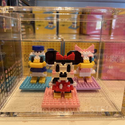 ナノブロック（ドナルドダック 左奥）