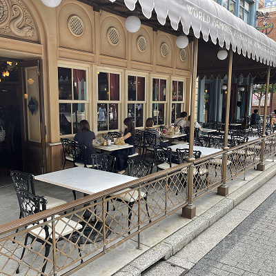 ニューヨーク・デリのテラス席