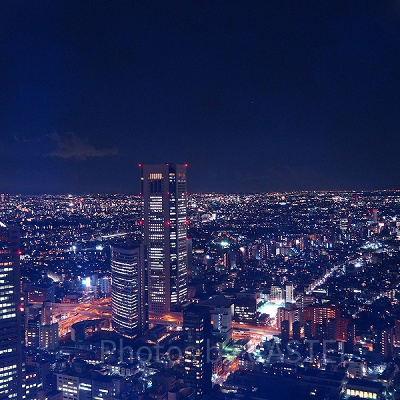 西側からの夜景。天気がいいと、この辺りから富士山が見えるそうです
