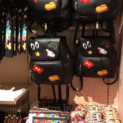 Tシャツだけでなくポーチやリュックも