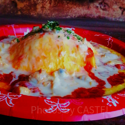 ディズニーランド食べ物：オムライス、シーフードクリームとカニトマトソース