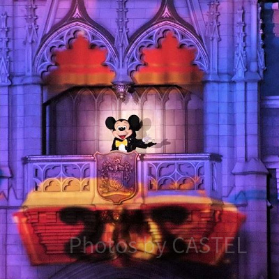 オープニングの指揮者ミッキー